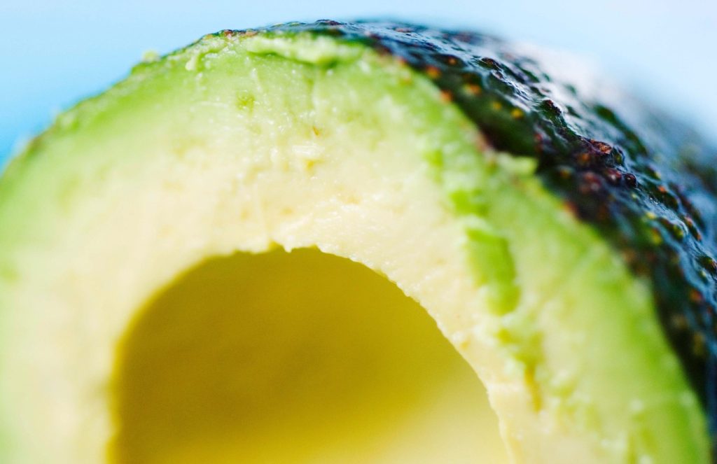 Coma bem durante a dieta. Será mais fácil perder os quilos a mais e a gordura que aparece acima do cinto.