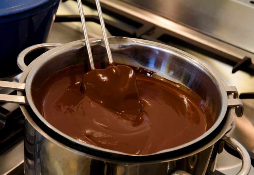 Como derreter chocolate: não se esqueça de adicionar manteiga