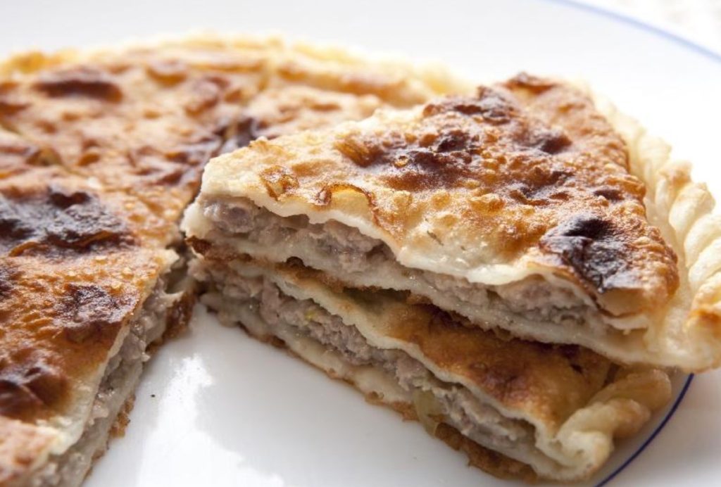 Crocante por fora, suculento por dentro: Gosh Naan – tarte de carne frita uigur