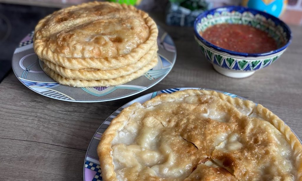 Crocante por fora, suculento por dentro: Gosh Naan – tarte de carne frita uigur