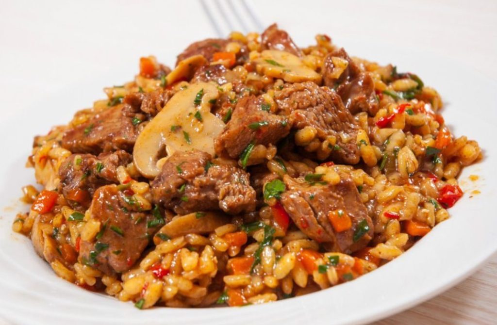 Guiso de arroz com costelas: como preparar esta delícia da cozinha espanhola
