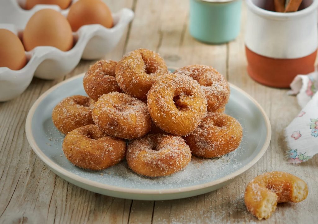 Rosquillas de massa folhada com maçã e canela: a receita mais simples e deliciosa para acompanhar os seus lanches