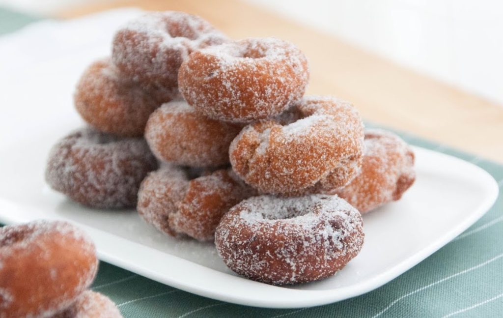 Rosquillas de massa folhada com maçã e canela: a receita mais simples e deliciosa para acompanhar os seus lanches