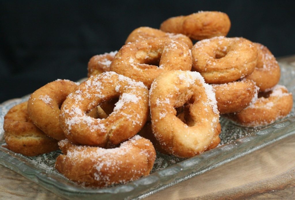 Rosquillas de massa folhada com maçã e canela: a receita mais simples e deliciosa para acompanhar os seus lanches