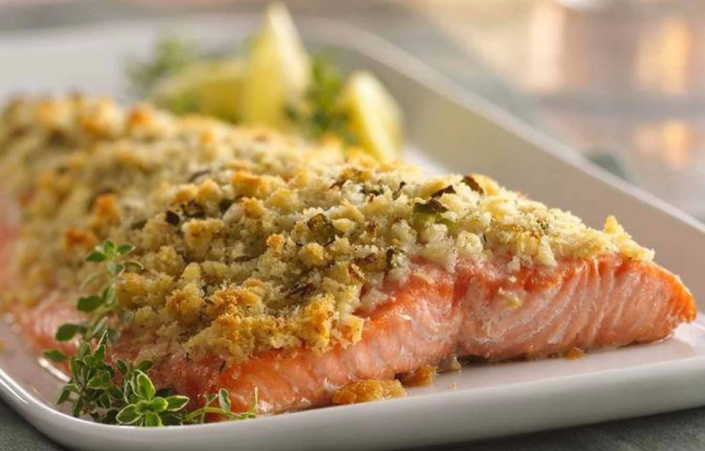Croccante por fora, tenero por dentro, este salmão conquista à primeira garfada! Salmão crocante de Giallo Zafferano