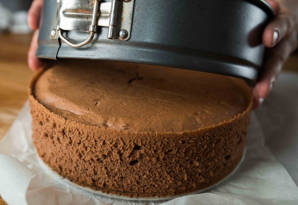 Como retirar um biscoito se ele grudou na forma: é preciso água