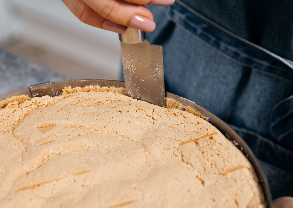 Como retirar um biscoito se ele grudou na forma: é preciso água