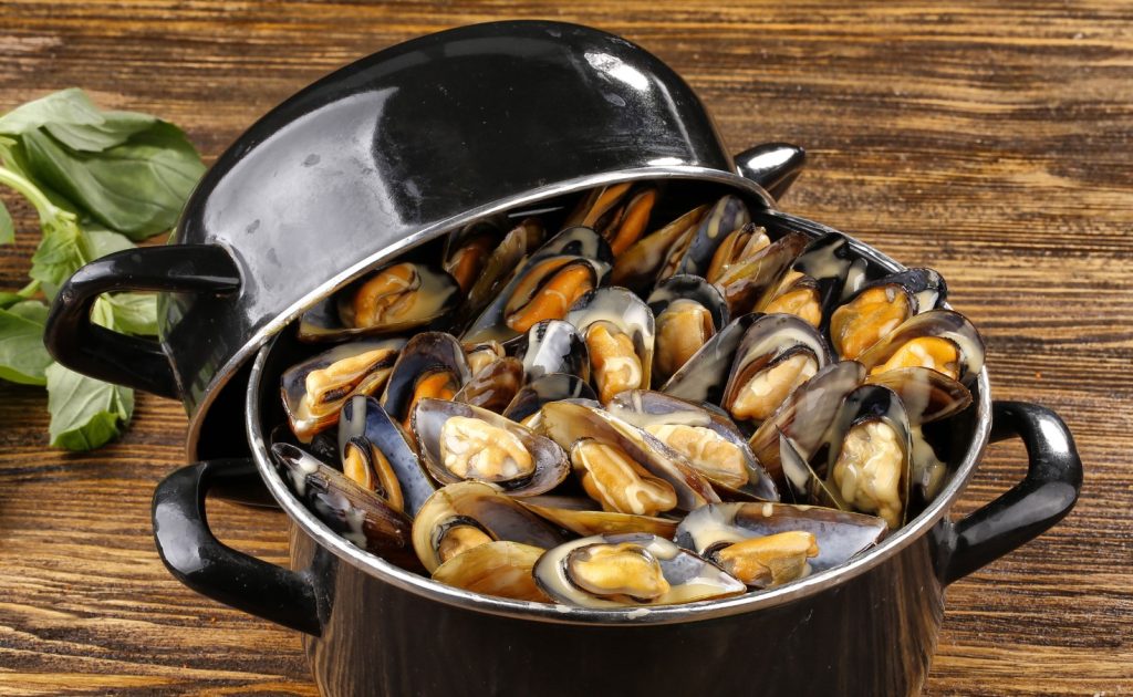 Como preparar butter mussels, os deliciosos mexilhões em molho de manteiga