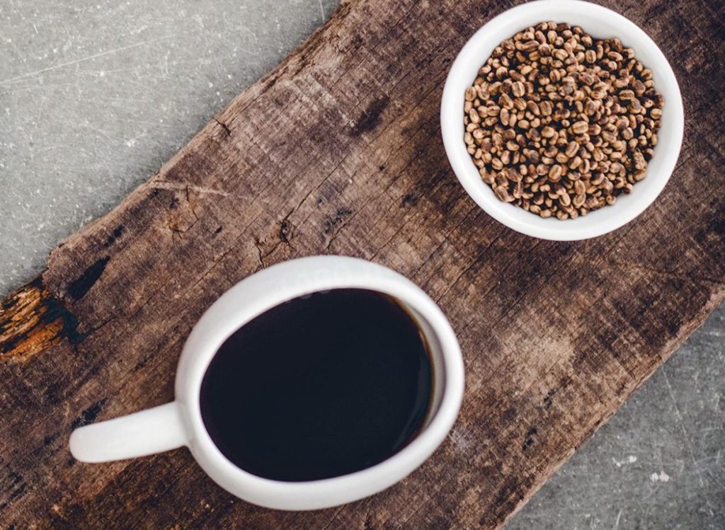 Um café que raramente bebemos, o que é uma pena. Tem muita fibra, regula o funcionamento do intestino