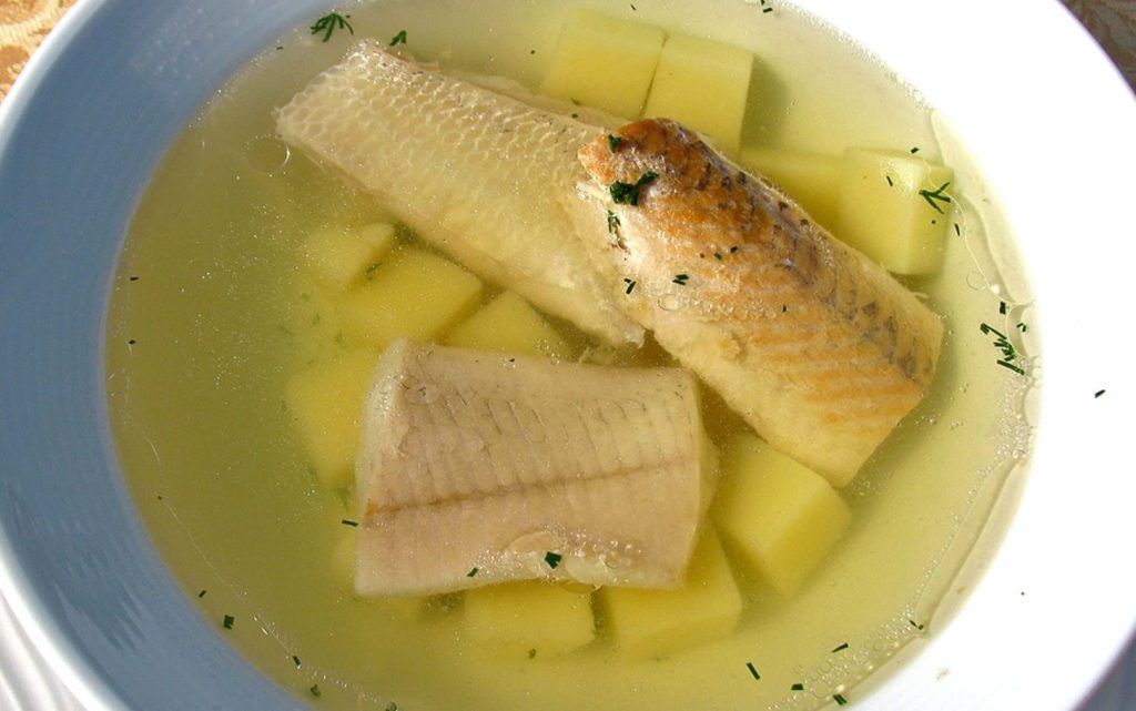 O caldo rico em colagénio que ajuda a retardar o envelhecimento e fortalecer os ossos