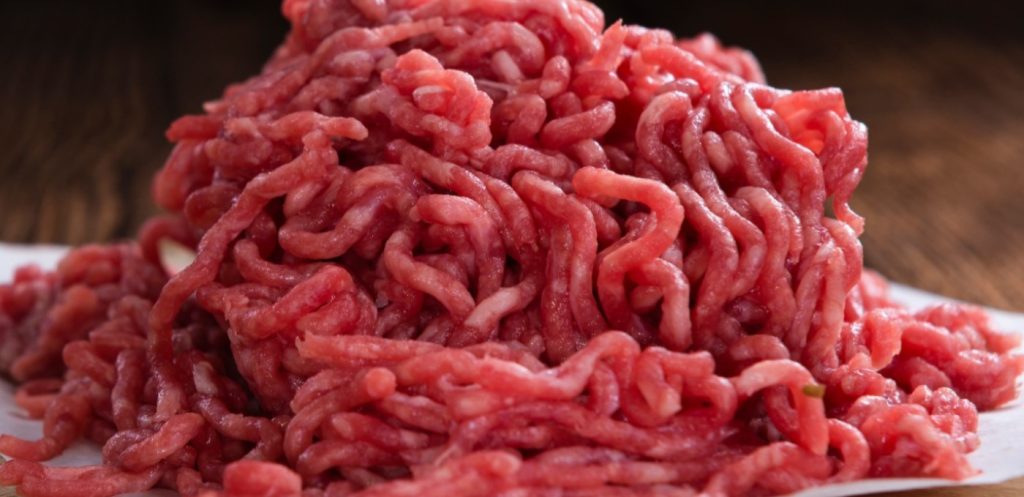 Basta uma colher de chá na carne picada e as suas almôndegas ficarão mais fofas e macias do que uma nuvem em maio