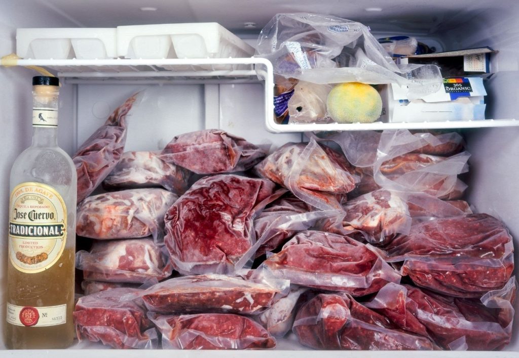 Como conservar carne refrigerada se não pretende cozinhá-la imediatamente: não confie nos temperos