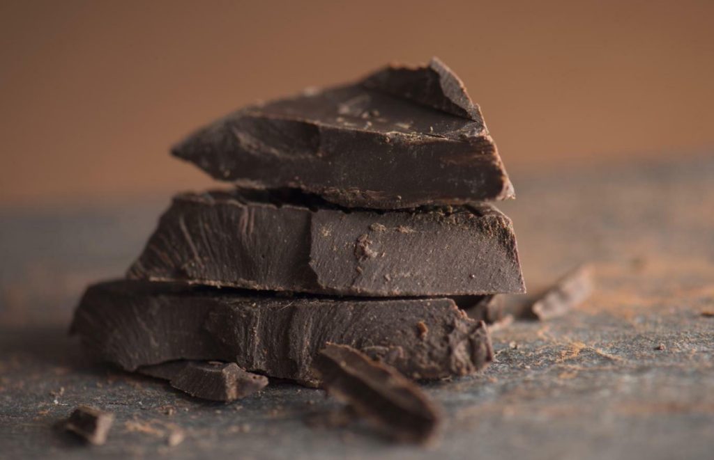 Chocolate preto: por que deve comer para acelerar o metabolismo e perder peso aos 50