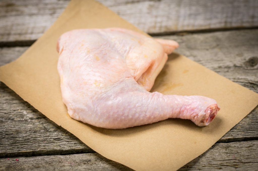 Qual é o tempo de cozedura de uma coxa de frango no forno?