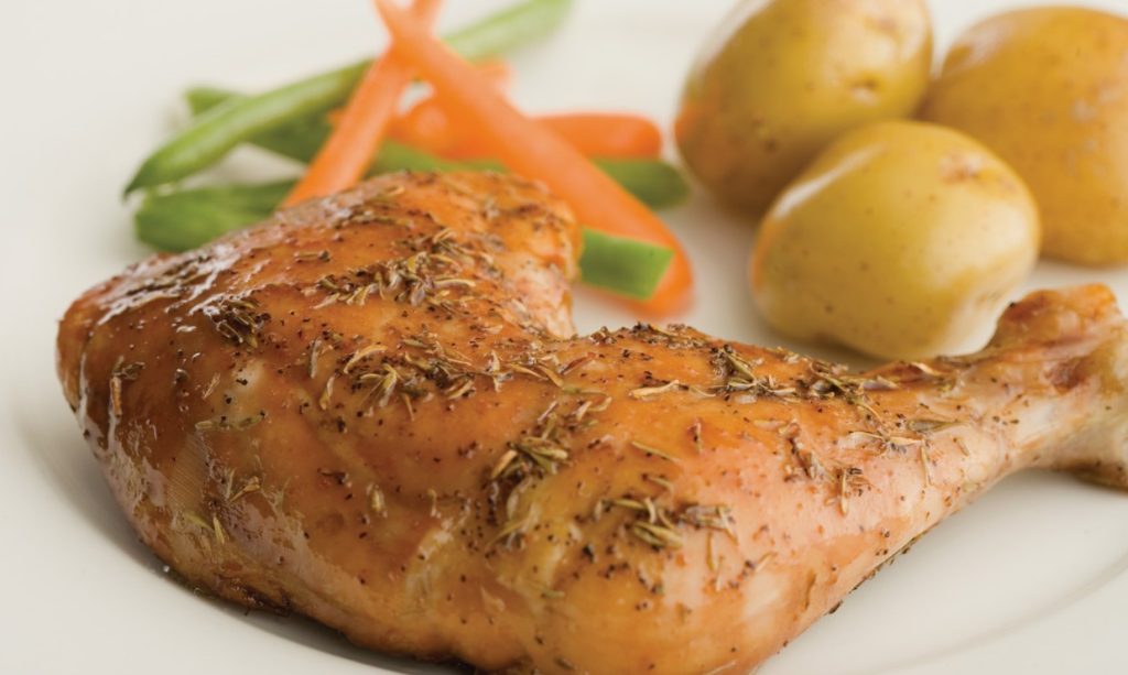 Qual é o tempo de cozedura de uma coxa de frango no forno?