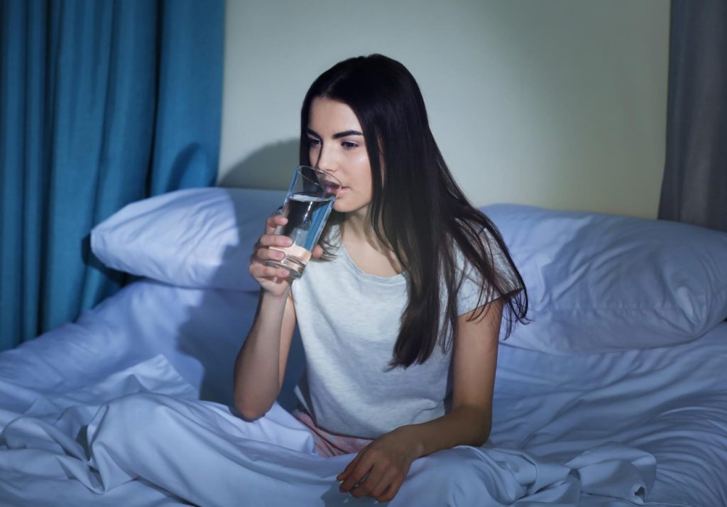 Uma bebida pela manhã pode ajudar a dormir à noite se tiver sete sintomas