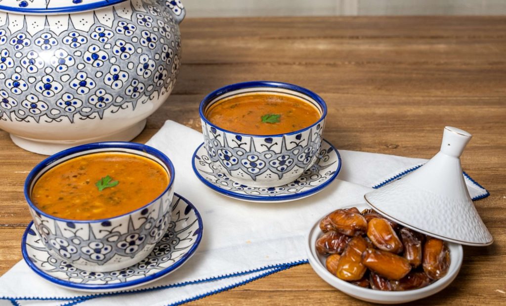 Fica muito saboroso com tâmaras! A sopa mais popular de Marrocos