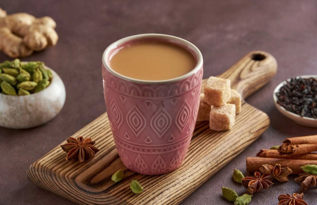 Você vai ficar viciado após o primeiro gole: Karak Tea, o primo do chai do Oriente Médio