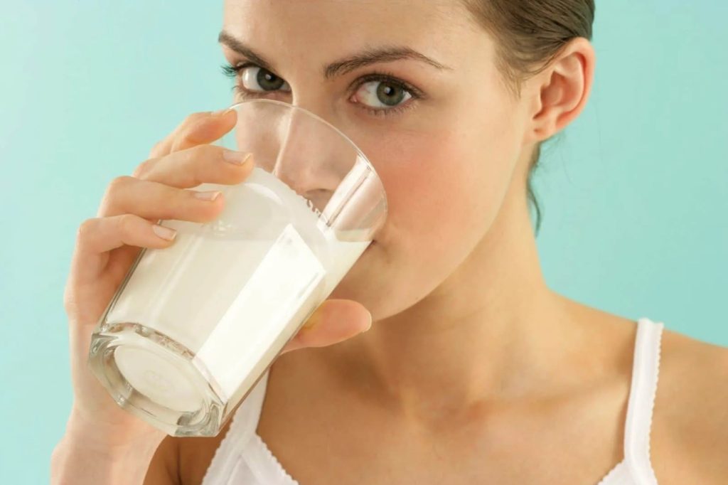 Uma mistura forte para intestinos saudáveis. O ingrediente principal é a bebida favorita das nossas avós