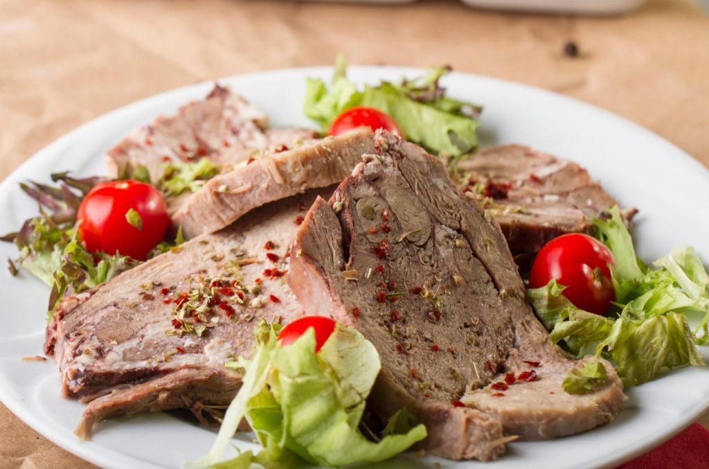 Uma carne tenra e deliciosa em pouco tempo: como cozinhar língua de boi?