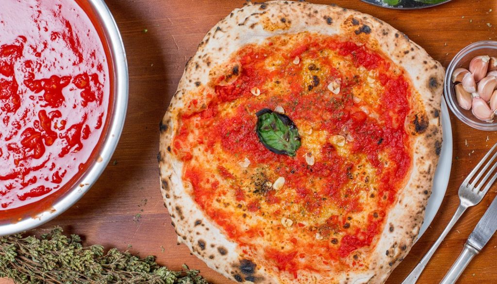 Ideal para massas e pizzas, mais saboroso que o molho à bolonhesa. O molho era preparado pelas esposas dos marinheiros italianos