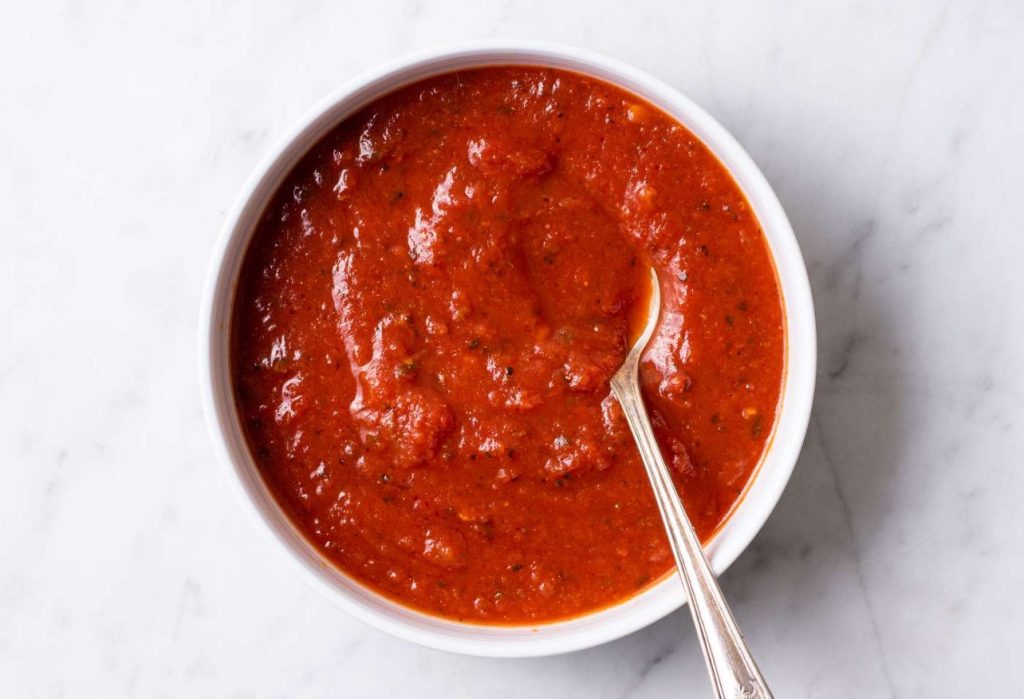 Ideal para massas e pizzas, mais saboroso que o molho à bolonhesa. O molho era preparado pelas esposas dos marinheiros italianos