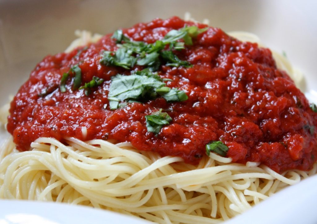 Ideal para massas e pizzas, mais saboroso que o molho à bolonhesa. O molho era preparado pelas esposas dos marinheiros italianos