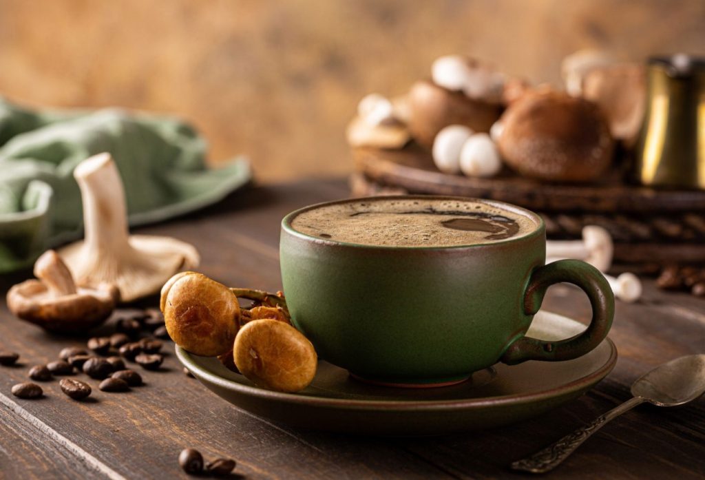 Os benefícios do café com cogumelos: a estranha moda que faz bem (mesmo)