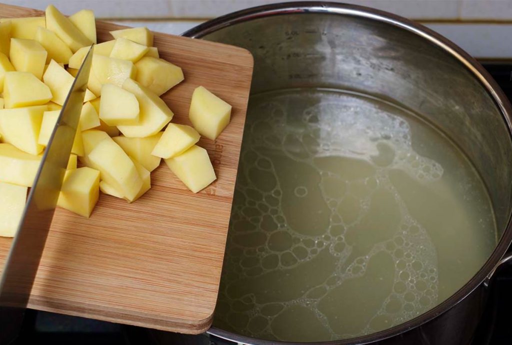 Como corrigir um prato salgado demais: o ingrediente salvador já está na sua cozinha — nem precisa ir à loja