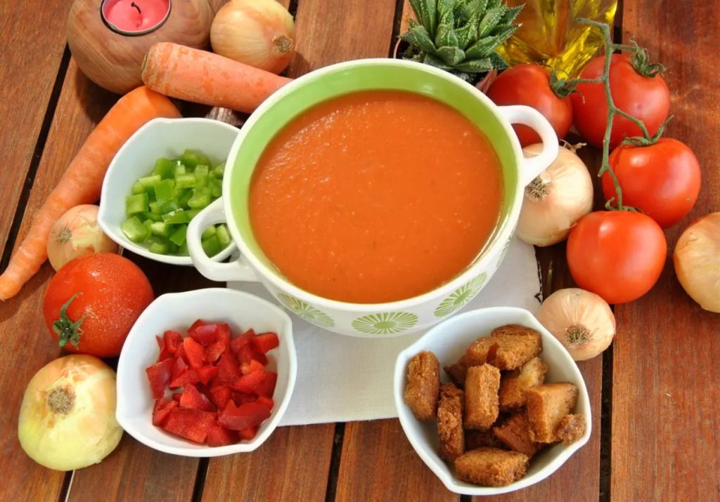 Gazpacho andaluz caseiro, a receita tradicional autêntica