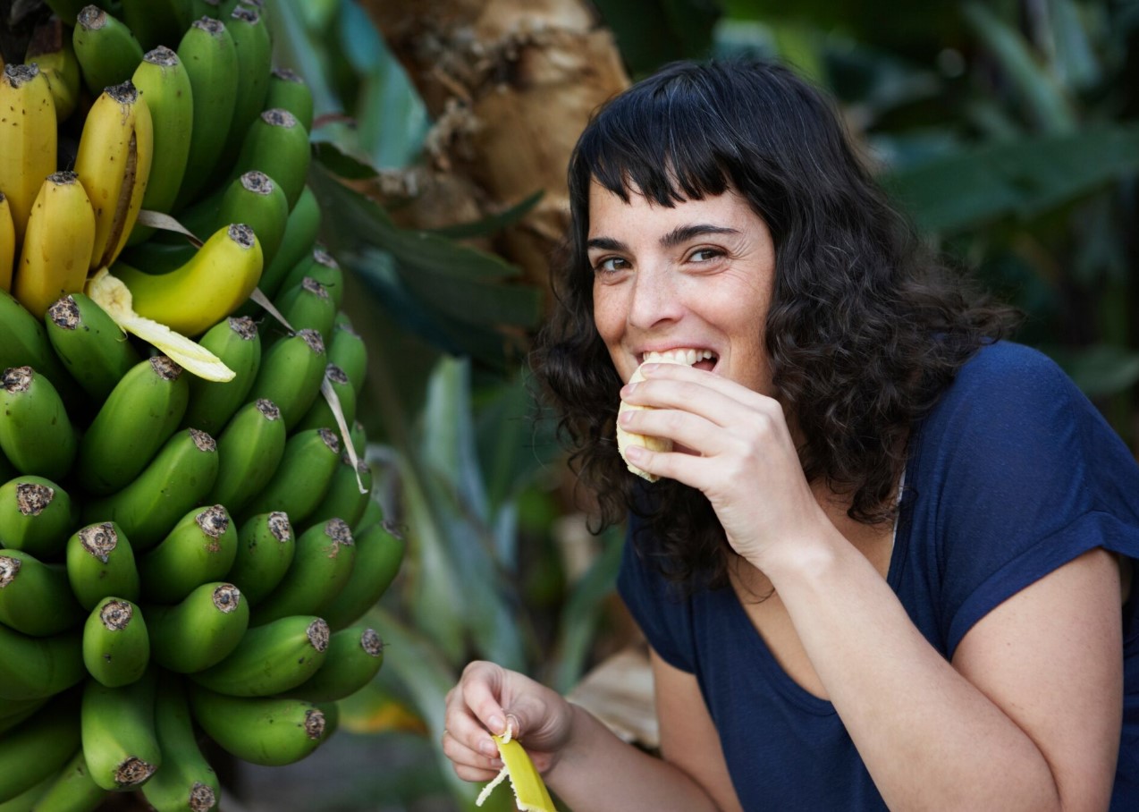 Comer uma banana por dia realmente ajuda a manter a saúde e «afastar o médico»?