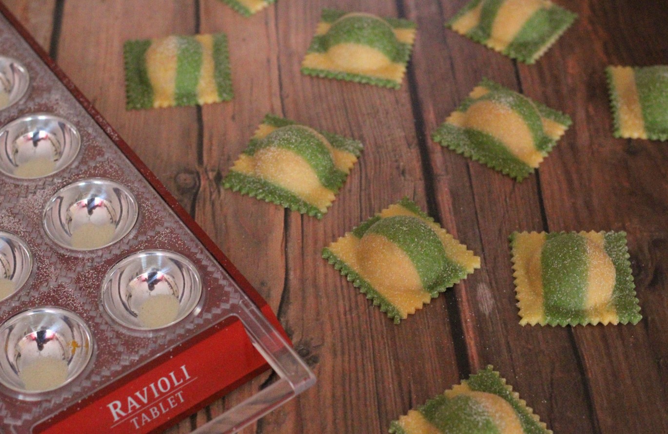 Ravioli que vão explodir o seu Instagram — vamos fazer uma maravilha bicolor na cozinha!