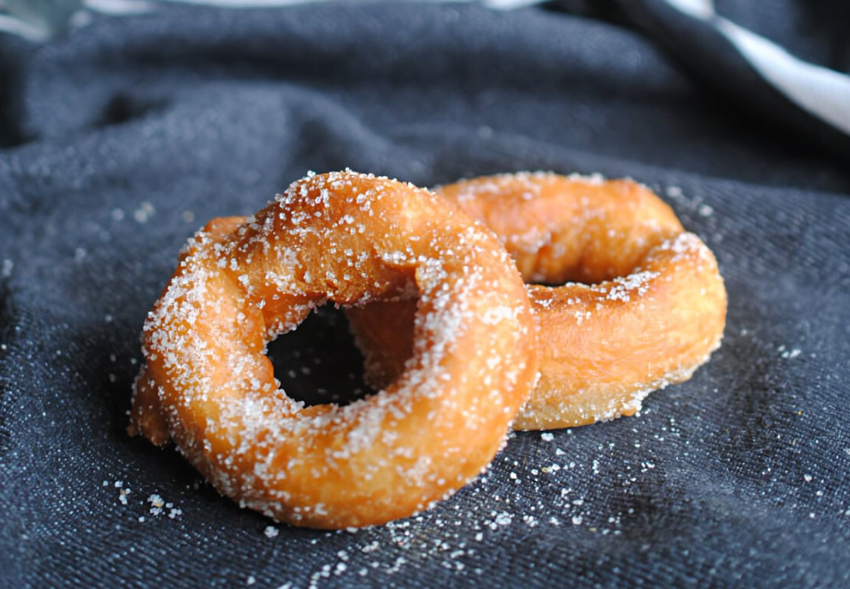 Rosquillas de massa folhada com maçã e canela: a receita mais simples e deliciosa para acompanhar os seus lanches