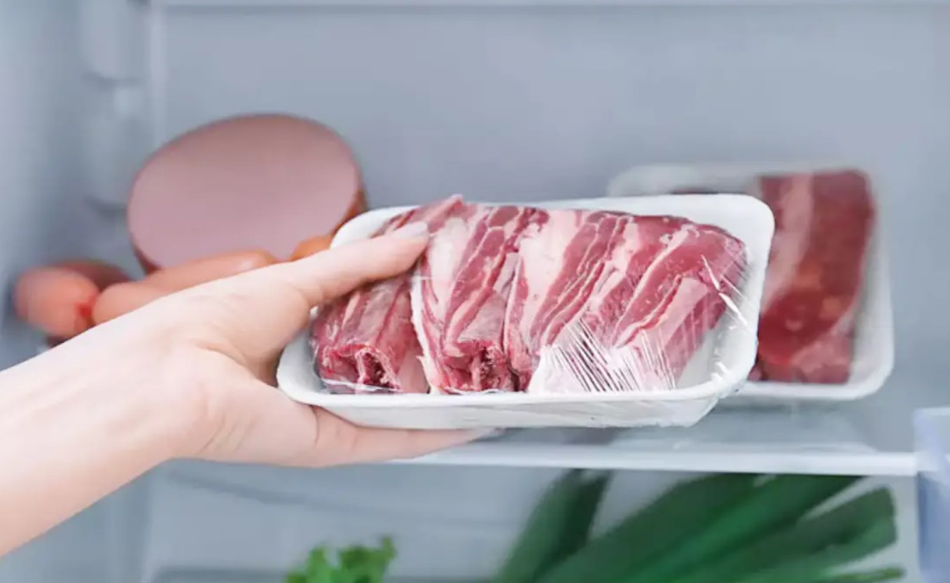 Como conservar carne refrigerada se não pretende cozinhá-la imediatamente: não confie nos temperos