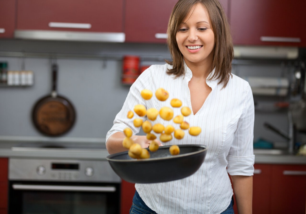 Deite fora a frigideira: esta forma de fritar batatas vai explodir as suas redes sociais