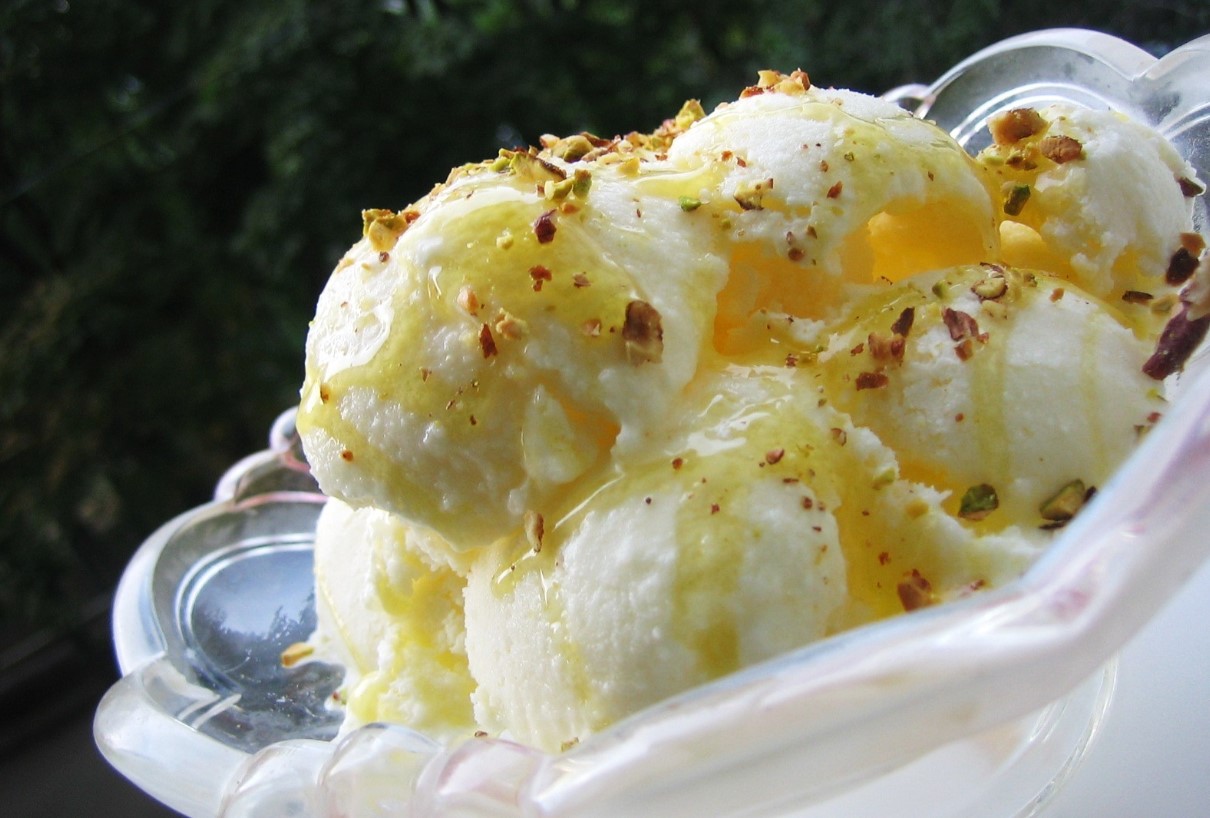Sirva com um vinho: gelado de mozzarella e mel