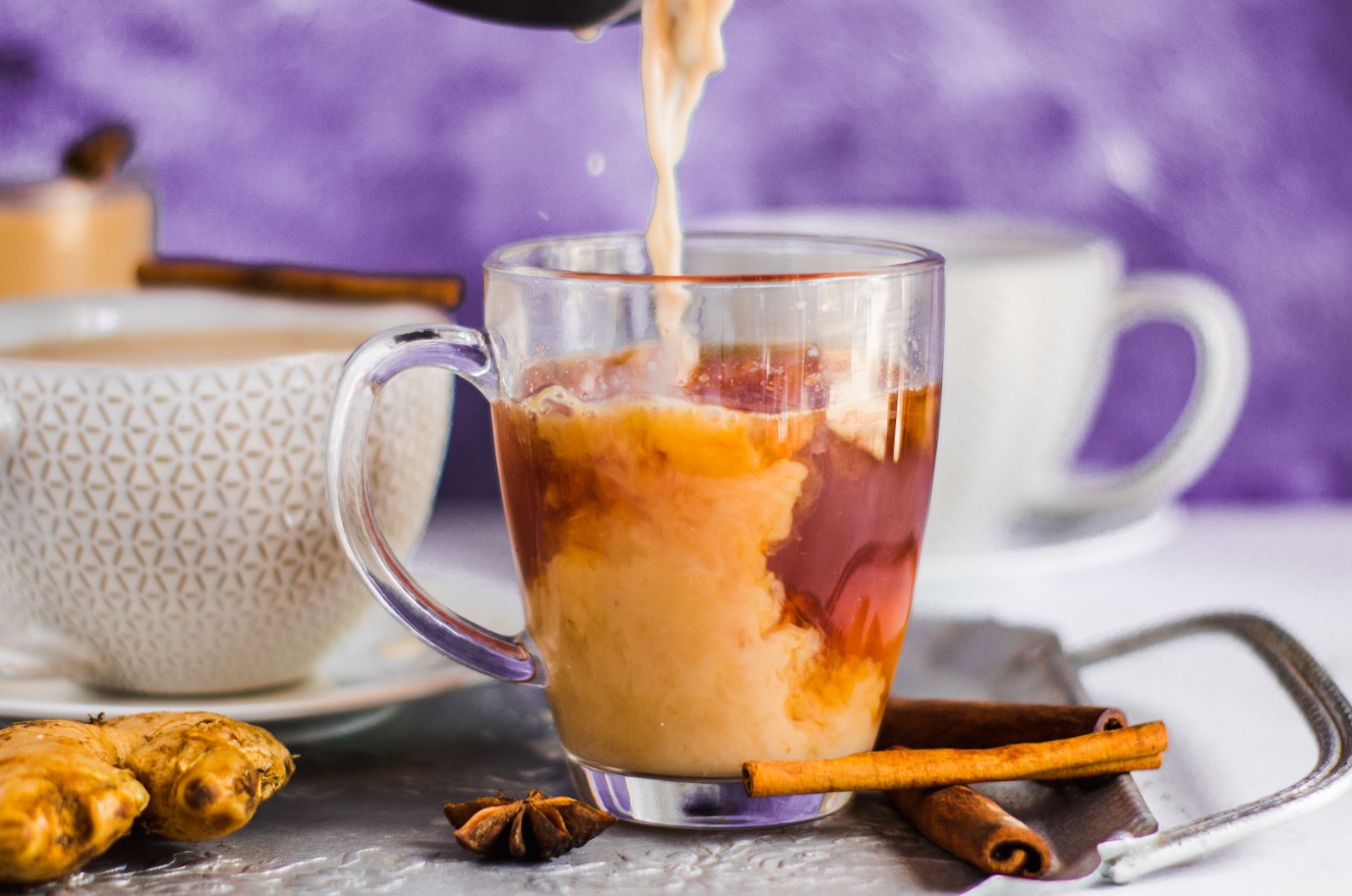 Você vai ficar viciado após o primeiro gole: Karak Tea, o primo do chai do Oriente Médio