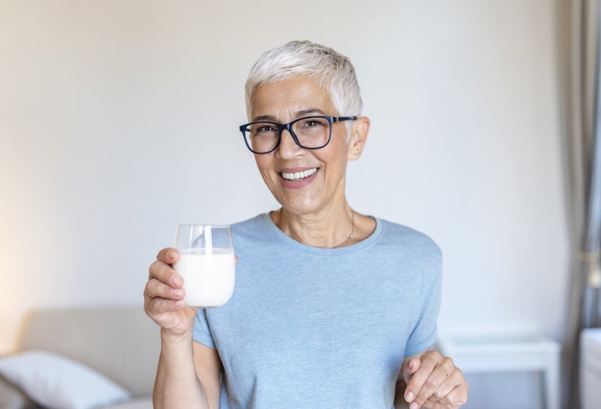 Uma mistura forte para intestinos saudáveis. O ingrediente principal é a bebida favorita das nossas avós