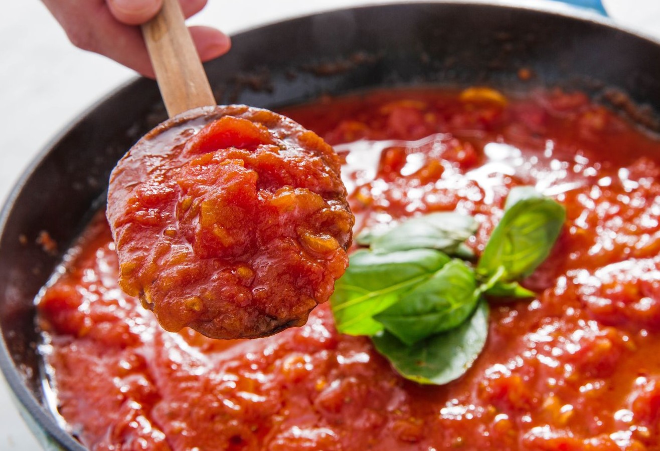 Ideal para massas e pizzas, mais saboroso que o molho à bolonhesa. O molho era preparado pelas esposas dos marinheiros italianos