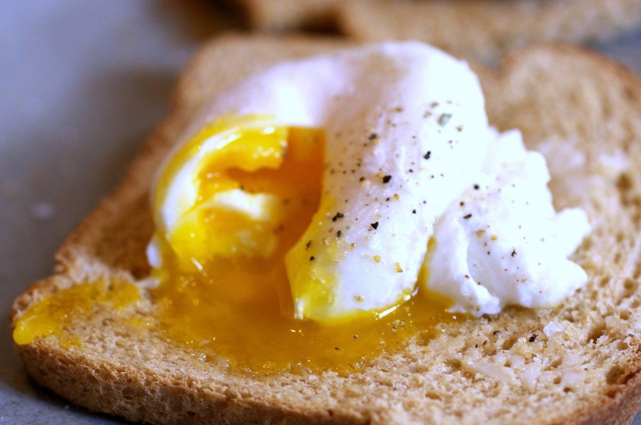 O ovo pochê perfeito em 60 segundos: como preparar um café da manhã delicioso quando não há tempo