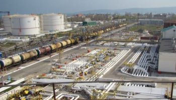 Na Crimeia, o maior terminal petrolífero do península ocupado pela Rússia está em chamas