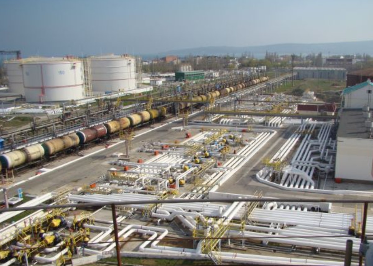 Na Crimeia, o maior terminal petrolífero do península ocupado pela Rússia está em chamas