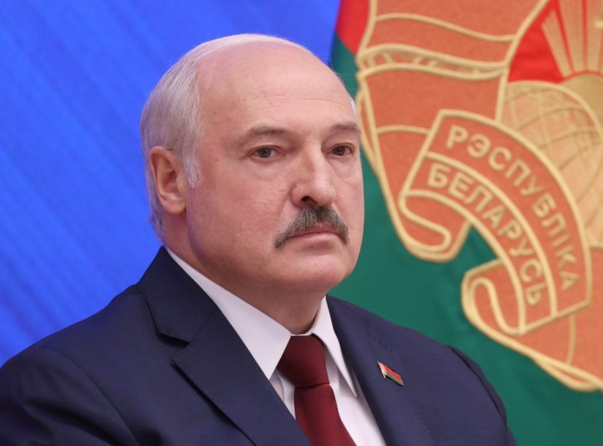 Lukashenka contou como privou a Bielorrússia de alguns por cento do PIB para que o avião da Ryanair com o «funcionário dos serviços secretos bielorrussos» pudesse aterrar em Minsk