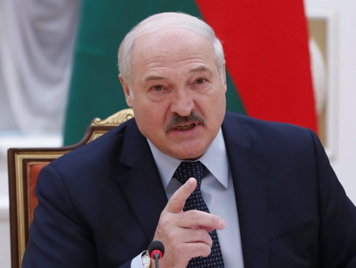 Lukashenka contou como privou a Bielorrússia de alguns por cento do PIB para que o avião da Ryanair com o «funcionário dos serviços secretos bielorrussos» pudesse aterrar em Minsk