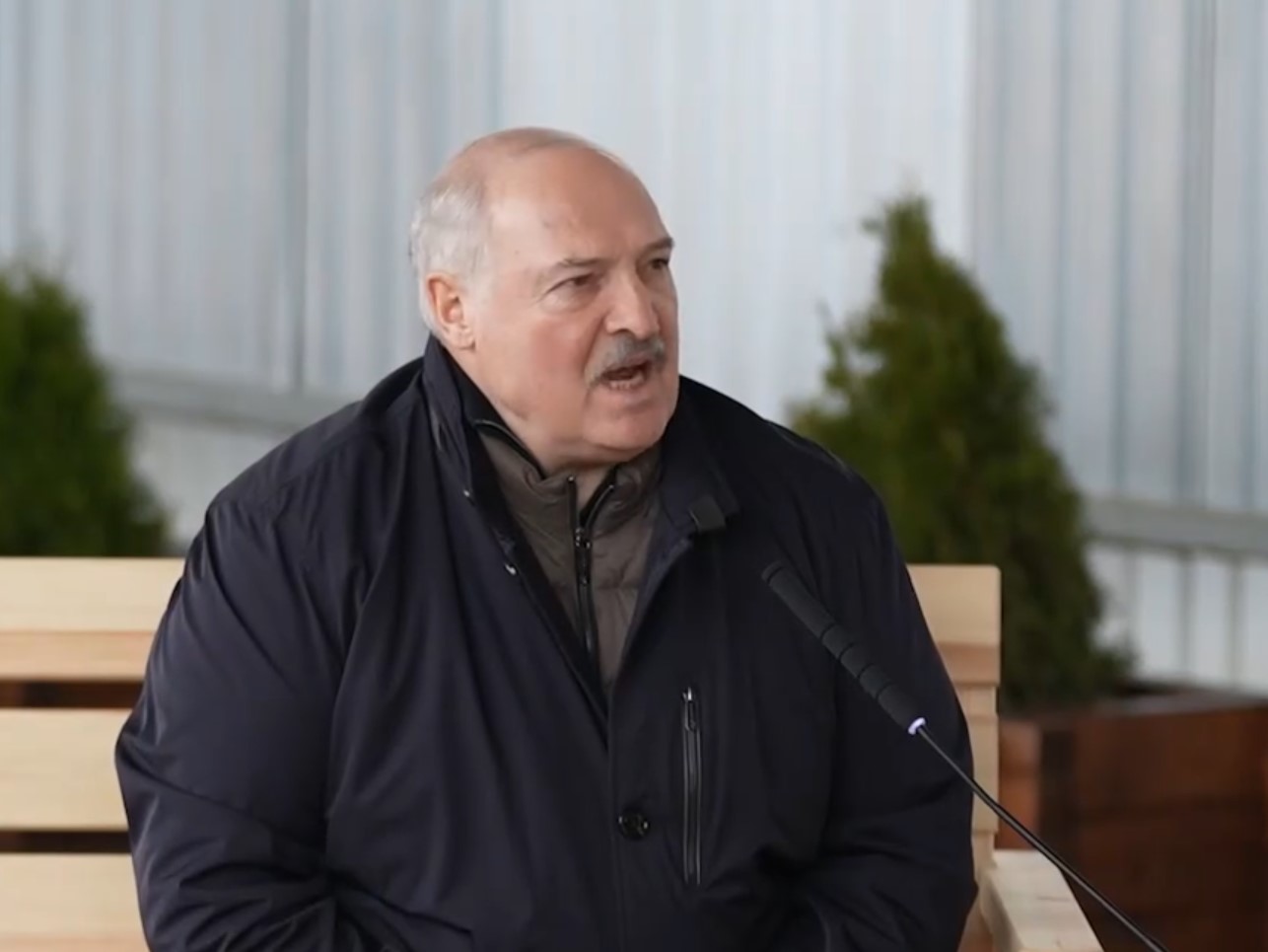 Lukashenka contou como privou a Bielorrússia de alguns por cento do PIB para que o avião da Ryanair com o «funcionário dos serviços secretos bielorrussos» pudesse aterrar em Minsk