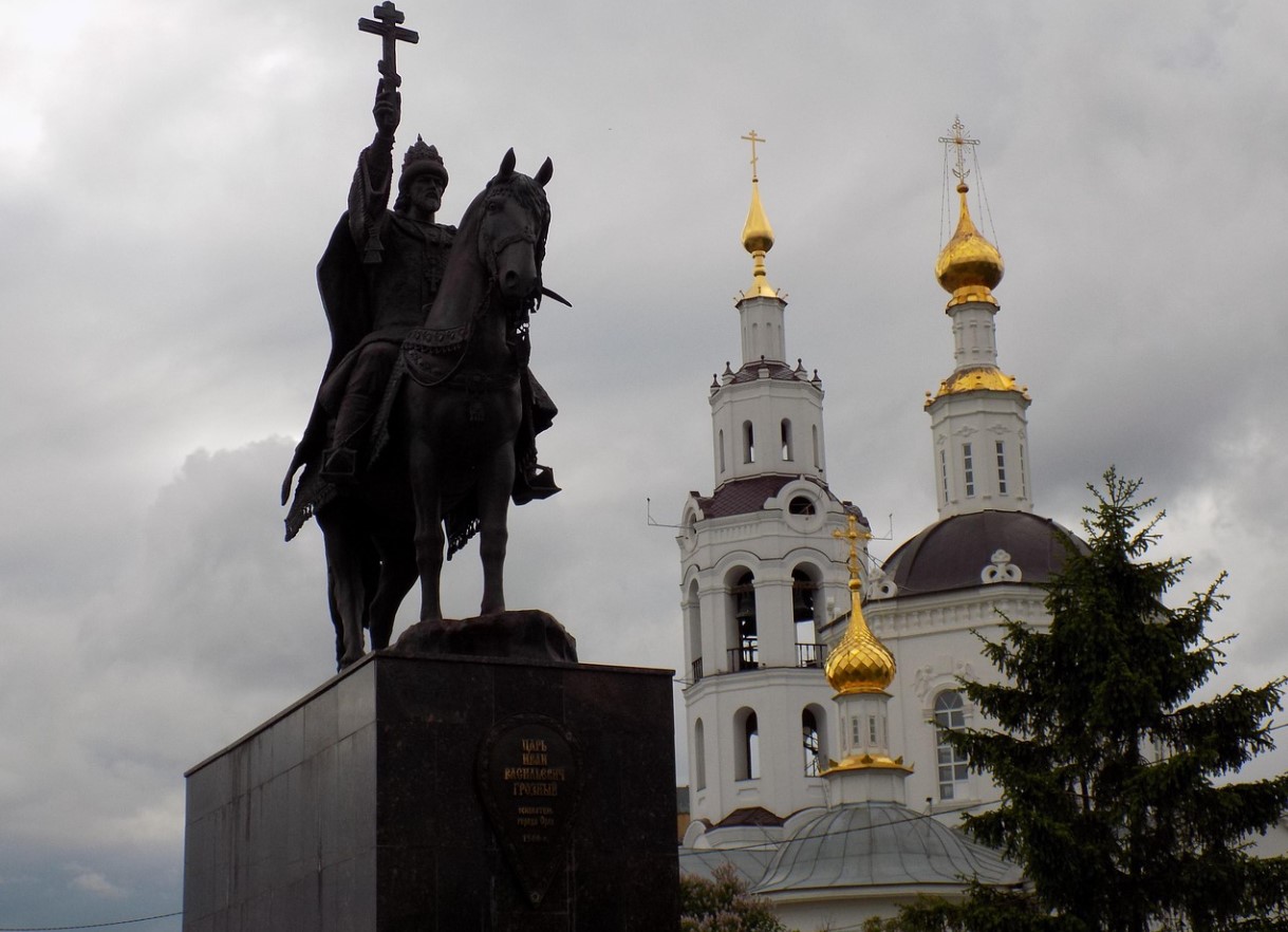 A história repete-se? Por que razão voltam a ser erigidos monumentos a Estaline e Ivan, o Terrível, na Rússia