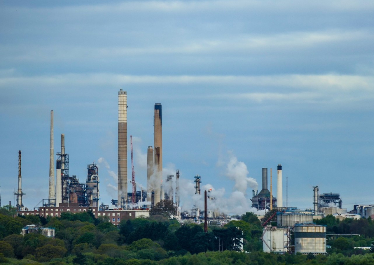 «Sanções — só trazem benefícios»? Petróleo russo perde mercado de três grandes países