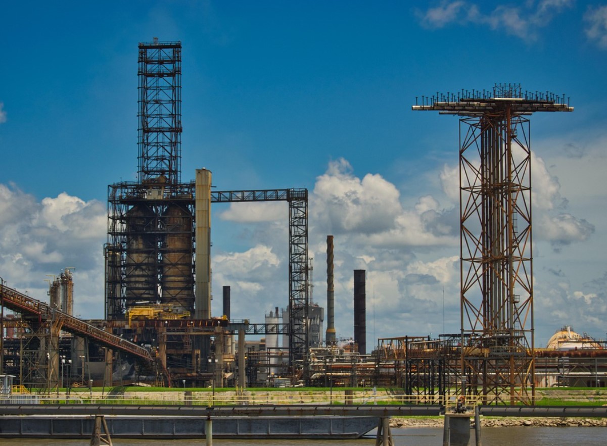 «Sanções — só trazem benefícios»? Petróleo russo perde mercado de três grandes países