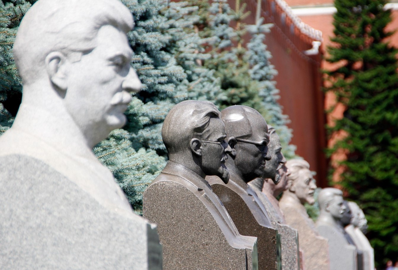 A história repete-se? Por que razão voltam a ser erigidos monumentos a Estaline e Ivan, o Terrível, na Rússia