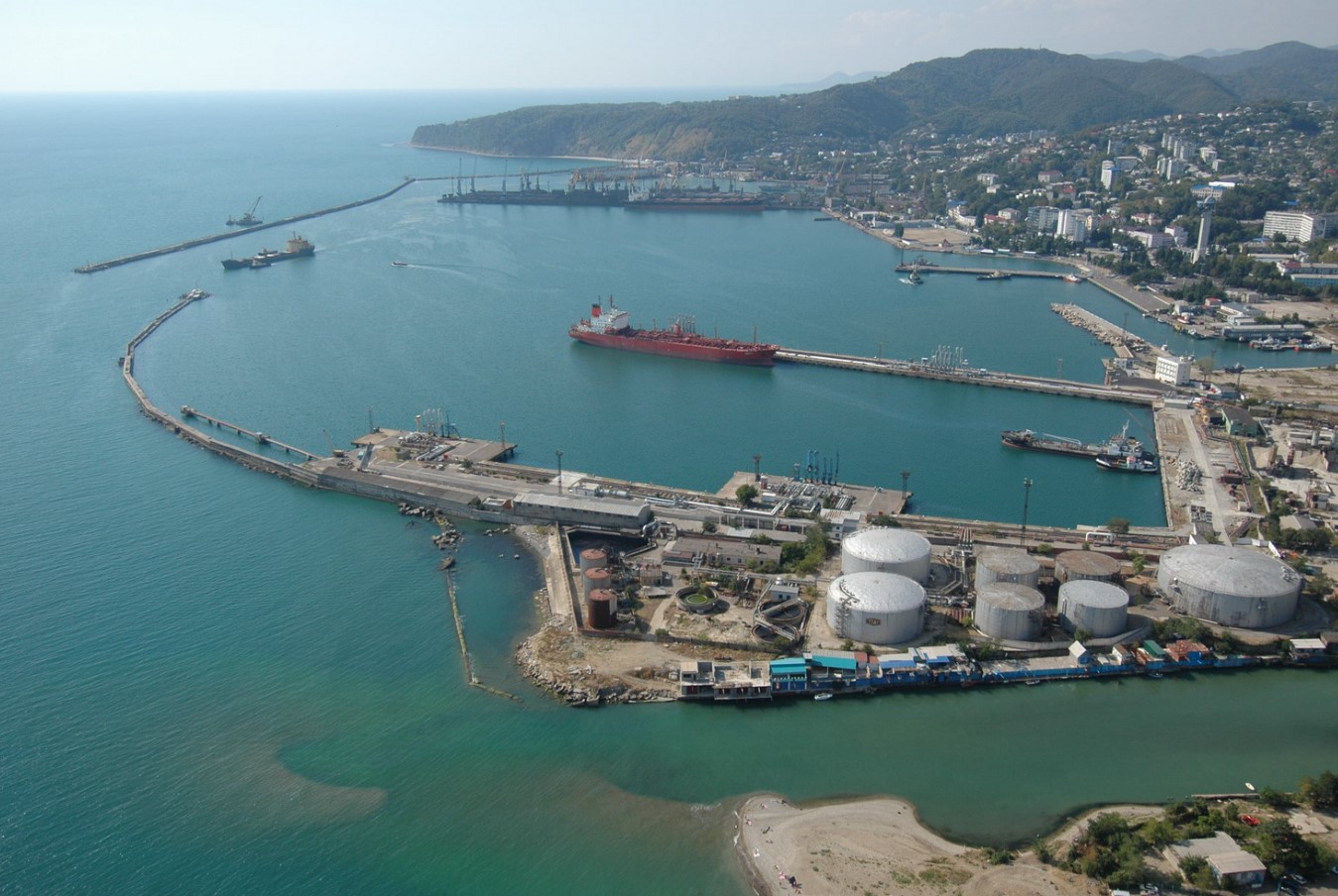Após o ataque das Forças Armadas da Ucrânia ao terminal petrolífero russo em Tuapse, no Mar Negro, ocorreu um derrame de petróleo de 3,6 km